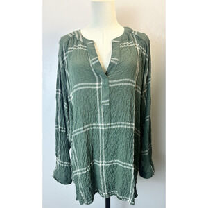 Green plaid Crinkle Tunic Blouse V-Neck Plus 1X  Casual